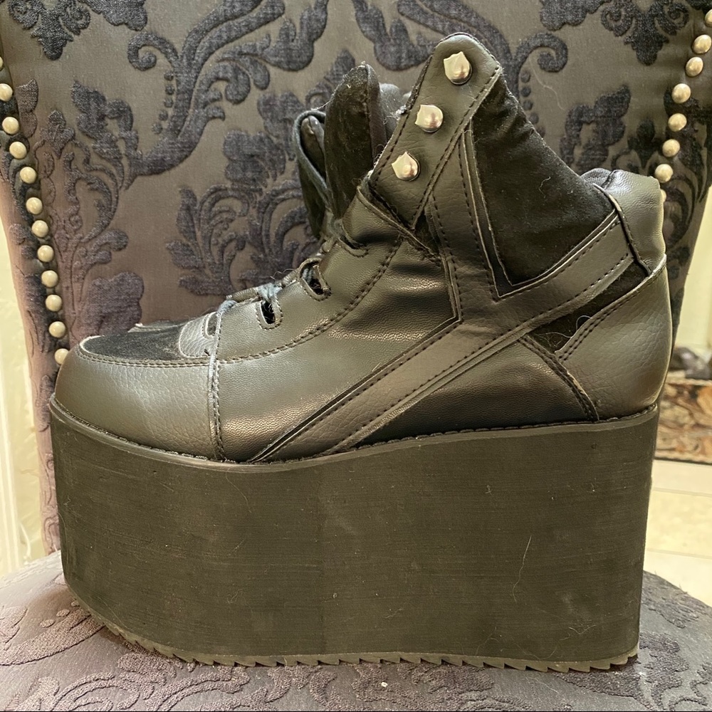 YRU Platform Sneakers